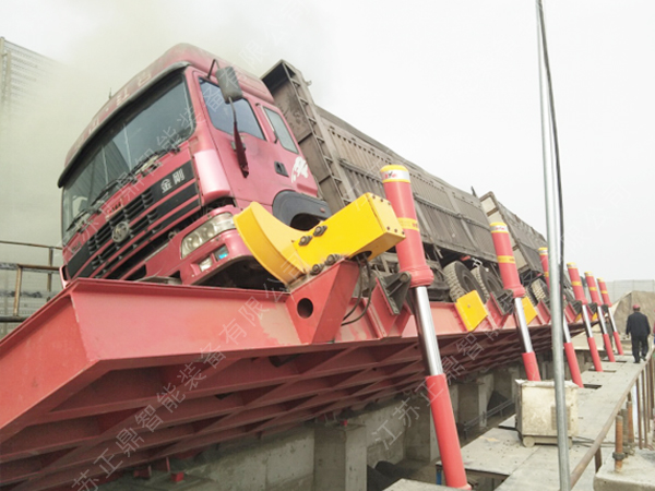 超長(zhǎng)、超重側(cè)翻卸車機(jī)