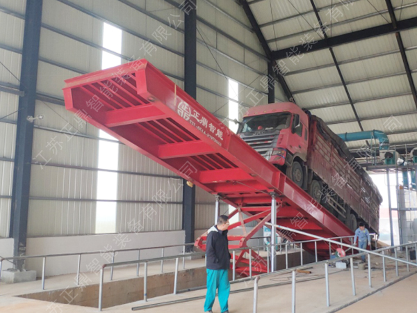 常規(guī)后翻卸車機B